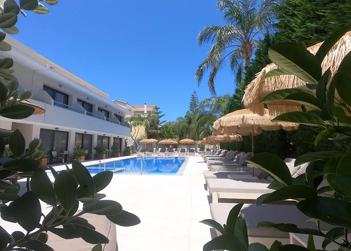 Paradise Hotel & Bar Planos  photo